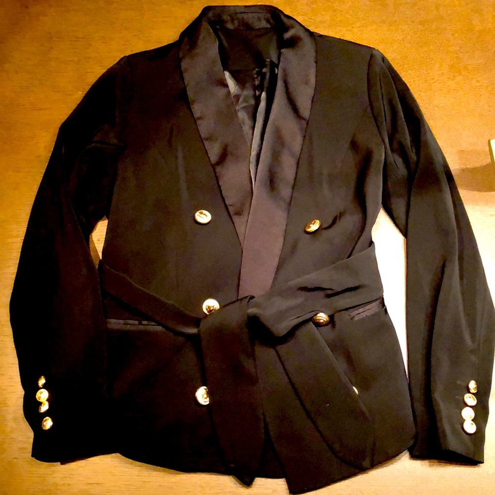 Regal, lion head button, tie-waist tuxedo jacket.